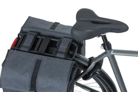 Sakwa miejska podwójna BASIL URBAN DRY DOUBLE BAG 50L, Universal Bridge System, 100% wodoodporna charcoal melee (NEW) Sakwa miejska podwójna BASIL URBAN DRY DOUBLE BAG 50L, Universal Bridge System, 100% wodoodporna charcoal melee (NEW)