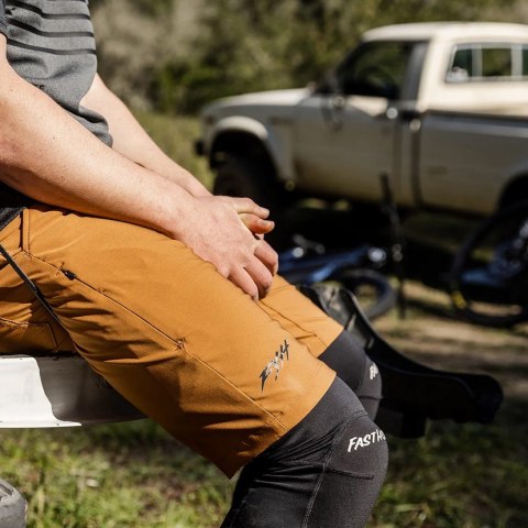 Spodenki FASTHOUSE Kicker Short, Camel - roz. 38 (NEW) Spodenki FASTHOUSE Kicker Short, Camel - roz. 38 (NEW)