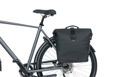 Sakwa podwójna BASIL SOHO DOUBLE PANNIER BAG NORDLICHT MIK, MIK System (ready to go) 41L 100% wodoodporna night black oświetleni Sakwa podwójna BASIL SOHO DOUBLE PANNIER BAG NORDLICHT MIK, MIK System (ready to go) 41L 100% wodoodporna night black oświetleni