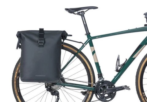 Sakwa pojedyncza BASIL SOHO BICYCLE SHOULDER BAG MIK SIDE 17L, MIK System (ready to go), 100% wodoodporna night black (NEW) Sakwa pojedyncza BASIL SOHO BICYCLE SHOULDER BAG MIK SIDE 17L, MIK System (ready to go), 100% wodoodporna night black (NEW)