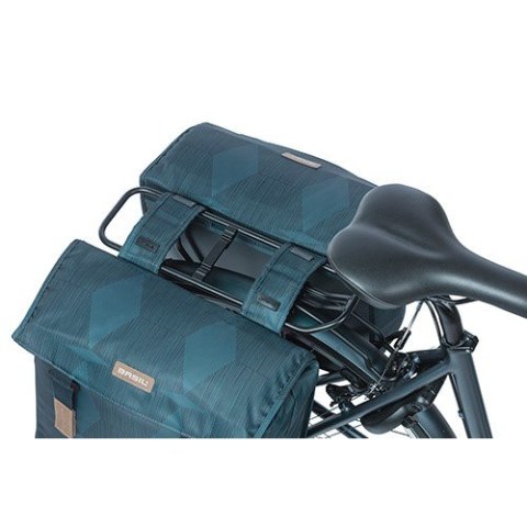 Torba na bagażnik BASIL ELEGANCE DOUBLE PANNIER BAG 40-49 Universal Bridge System, wodoodporna estate blue (NEW) Torba na bagażnik BASIL ELEGANCE DOUBLE PANNIER BAG 40-49 Universal Bridge System, wodoodporna estate blue (NEW)