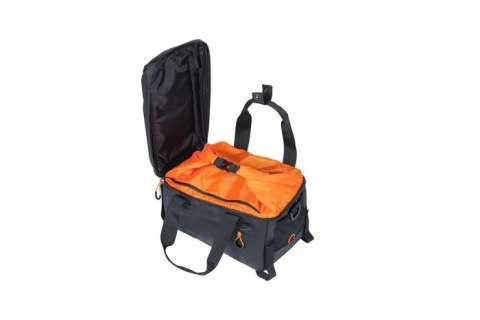 Torba na bagażnik BASIL MILES TARPAULIN TRUNKBAG 7L, 100% wodoodporna black orange (NEW) Torba na bagażnik BASIL MILES TARPAULIN TRUNKBAG 7L, 100% wodoodporna black orange (NEW)