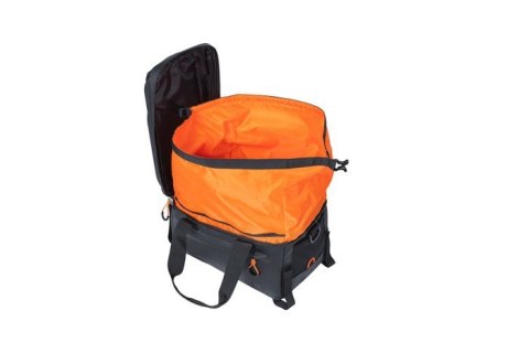 Torba na bagażnik BASIL MILES TARPAULIN TRUNKBAG 7L, 100% wodoodporna black orange (NEW) Torba na bagażnik BASIL MILES TARPAULIN TRUNKBAG 7L, 100% wodoodporna black orange (NEW)