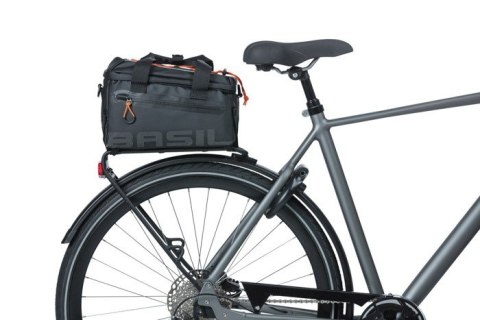 Torba na bagażnik BASIL MILES TARPAULIN TRUNKBAG 7L, 100% wodoodporna black orange (NEW) Torba na bagażnik BASIL MILES TARPAULIN TRUNKBAG 7L, 100% wodoodporna black orange (NEW)