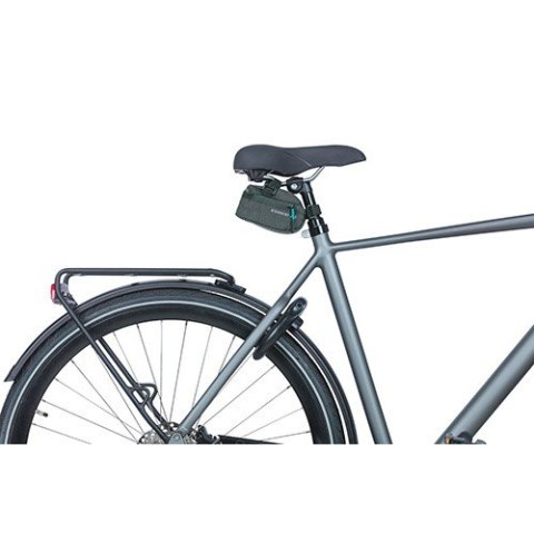 Torebka podsiodłowa BASIL DISCOVERY 365D FRAME BAG S 0.5L, mocowanie na paski, wodoodporna black melee (NEW) Torebka podsiodłowa BASIL DISCOVERY 365D FRAME BAG S 0.5L, mocowanie na paski, wodoodporna black melee (NEW)