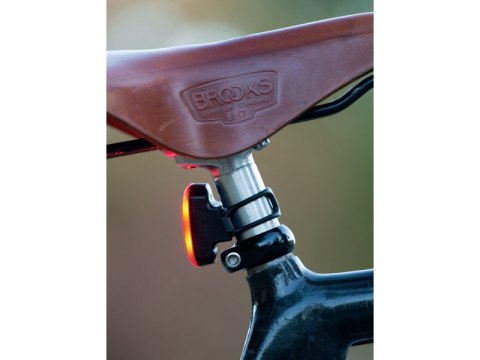 Lampka tylna BLACKBURN CLICK USB 20 lumenów pomarańczowa Lampka tylna BLACKBURN CLICK USB 20 lumenów pomarańczowa