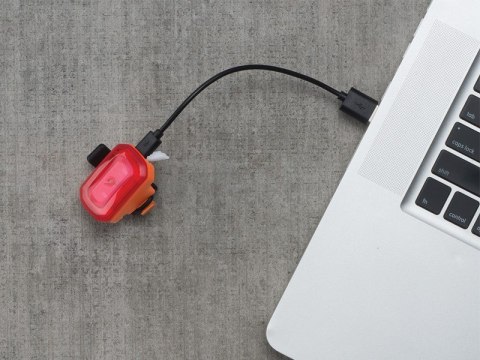 Lampka tylna BLACKBURN CLICK USB 20 lumenów pomarańczowa Lampka tylna BLACKBURN CLICK USB 20 lumenów pomarańczowa