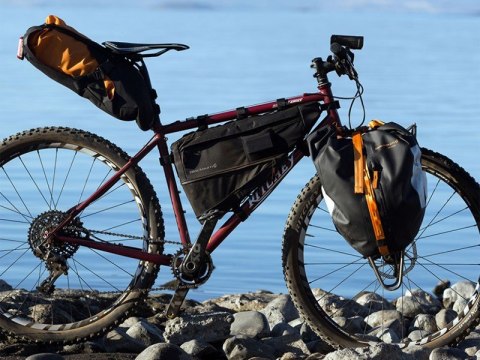 Torba na ramę BLACKBURN OUTPOST FRAME BAG LARGE 6,95L wodoodporna roz.L czarna (NEW 2025) Torba na ramę BLACKBURN OUTPOST FRAME BAG LARGE 6,95L wodoodporna roz.L czarna (NEW 2025)