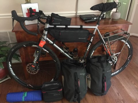 Torba na ramę BLACKBURN OUTPOST TOP TUBE 1L wodoodporna czarna 185g (NEW) Torba na ramę BLACKBURN OUTPOST TOP TUBE 1L wodoodporna czarna 185g (NEW)