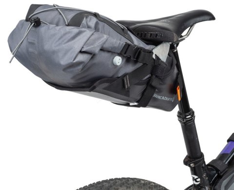 Torba pod siodło BLACKBURN OUTPOST ELITE SEAT PACK 10,5l z workiem wodoodpornym, metalowe mocowanie do sztycy pneumatycznej (NEW Torba pod siodło BLACKBURN OUTPOST ELITE SEAT PACK 10,5l z workiem wodoodpornym, metalowe mocowanie do sztycy pneumatycznej (NEW