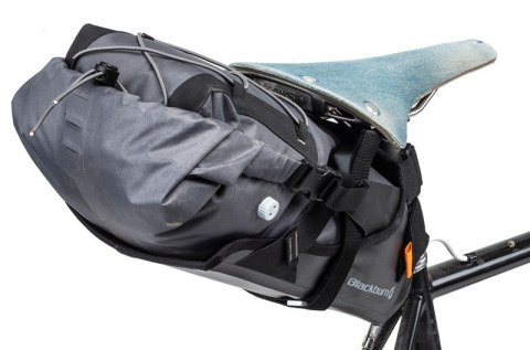 Torba pod siodło BLACKBURN OUTPOST ELITE SEAT PACK 10,5l z workiem wodoodpornym, metalowe mocowanie do sztycy pneumatycznej (NEW Torba pod siodło BLACKBURN OUTPOST ELITE SEAT PACK 10,5l z workiem wodoodpornym, metalowe mocowanie do sztycy pneumatycznej (NEW