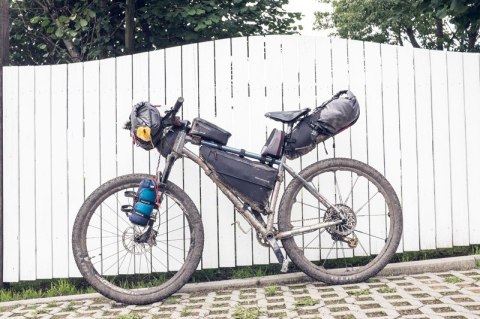 Torba pod siodło BLACKBURN OUTPOST ELITE SEAT PACK 10,5l z workiem wodoodpornym, metalowe mocowanie do sztycy pneumatycznej (NEW Torba pod siodło BLACKBURN OUTPOST ELITE SEAT PACK 10,5l z workiem wodoodpornym, metalowe mocowanie do sztycy pneumatycznej (NEW