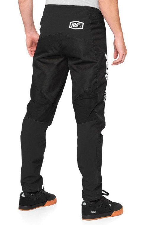Spodnie juniorskie 100% R-CORE Youth Pants black roz. 22 (EUR 36) (WYPRZEDAŻ -50%) Spodnie juniorskie 100% R-CORE Youth Pants black roz. 22 (EUR 36) (WYPRZEDAŻ -50%)