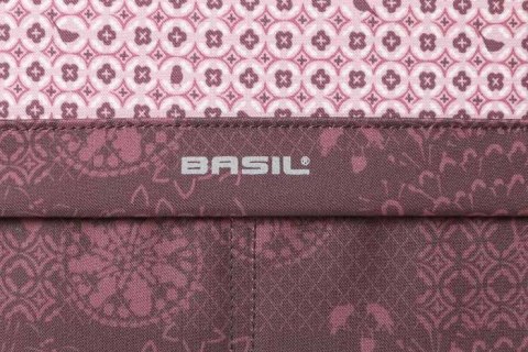 Sakwa miejska pojedyncza BASIL BOHEME CARRY ALL BAG 18L Hook On System, wodoodporna fig red (NEW) Sakwa miejska pojedyncza BASIL BOHEME CARRY ALL BAG 18L Hook On System, wodoodporna fig red (NEW)