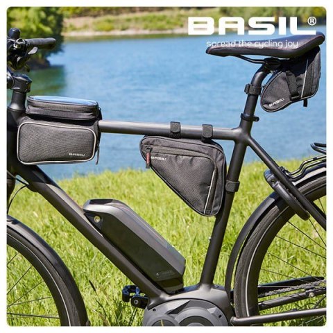 Torba trójkątna pod ramę BASIL SPORT DESIGN TRIANGLE FRAME BAG M 1.7L, wodoodporna czarna (NEW) Torba trójkątna pod ramę BASIL SPORT DESIGN TRIANGLE FRAME BAG M 1.7L, wodoodporna czarna (NEW)
