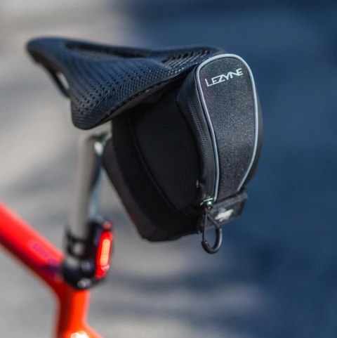 Torebka podsiodłowa LEZYNE MICRO CADDY XL czarna (WYPRZEDAŻ -50%) Torebka podsiodłowa LEZYNE MICRO CADDY XL czarna (WYPRZEDAŻ -50%)