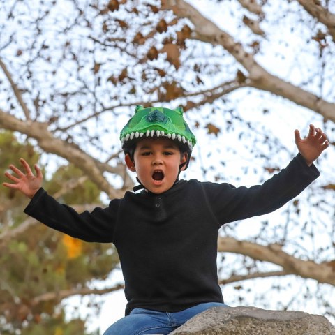 Kask dziecięcy juniorski RASKULLZ T-REX AWESOME green roz. S CHILD FS 5+ (50-54 cm) (NEW) Kask dziecięcy juniorski RASKULLZ T-REX AWESOME green roz. S CHILD FS 5+ (50-54 cm) (NEW)