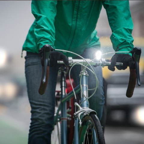 Lampka przednia BLACKBURN DAYBLAZER 550 FRONT USB-C, 550 lumenów czarna (NEW) Lampka przednia BLACKBURN DAYBLAZER 550 FRONT USB-C, 550 lumenów czarna (NEW)
