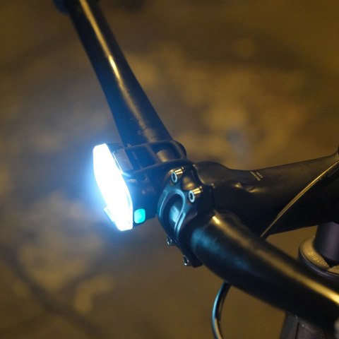 Lampka przednia BLACKBURN GRID FRONT LIGHT, 110 lumenów czarna (NEW) Lampka przednia BLACKBURN GRID FRONT LIGHT, 110 lumenów czarna (NEW)