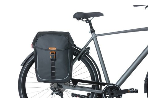 Sakwa miejska podwójna BASIL MILES TARPAULIN DOUBLE PANNIER BAG 34L, Universal Bridge System, 100% wodoodporna black orange (NEW Sakwa miejska podwójna BASIL MILES TARPAULIN DOUBLE PANNIER BAG 34L, Universal Bridge System, 100% wodoodporna black orange (NEW