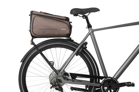 Torba na bagażnik BASIL MOVE TRUNK BAG, do stosowania z MIK, 10-26L, Wodoodporna, Brown (NEW 2025) Torba na bagażnik BASIL MOVE TRUNK BAG, do stosowania z MIK, 10-26L, Wodoodporna, Brown (NEW 2025)