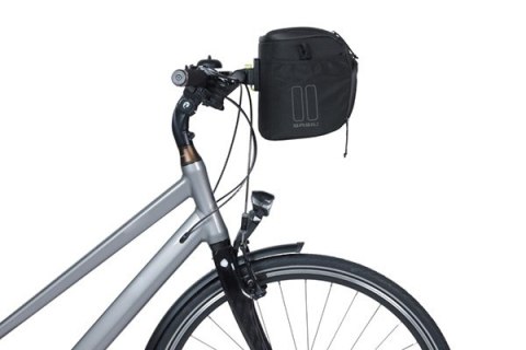 Torba na kierownicę BASIL MOVE HANDLEBAR BAG, KF z adapterem do mocowania, 7-8L, wodoodporna, Czarna (NEW 2025) Torba na kierownicę BASIL MOVE HANDLEBAR BAG, KF z adapterem do mocowania, 7-8L, wodoodporna, Czarna (NEW 2025)