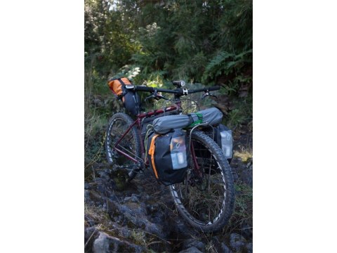 Bagażnik przedni BLACKBURN OUTPOST FRONT 26" 700C 29" do 20,5kg grafitowy (NEW) Bagażnik przedni BLACKBURN OUTPOST FRONT 26" 700C 29" do 20,5kg grafitowy (NEW)