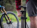 Pompka podłogowa BLACKBURN CHAMBER TUBELESS 160psi grafitowa (NEW)