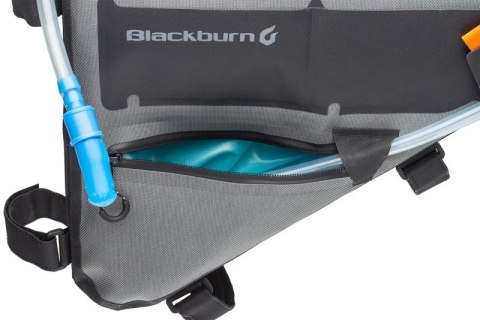 Torba na ramę BLACKBURN OUTPOST ELITE MEDIUM SHORT 3,65L wodoodporna roz.M krótka 203g (NEW) Torba na ramę BLACKBURN OUTPOST ELITE MEDIUM SHORT 3,65L wodoodporna roz.M krótka 203g (NEW)