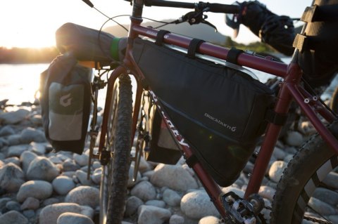 Torba na ramę BLACKBURN OUTPOST FRAME BAG MEDIUM 5,8L wodoodporna roz.M czarna (NEW 2025) Torba na ramę BLACKBURN OUTPOST FRAME BAG MEDIUM 5,8L wodoodporna roz.M czarna (NEW 2025)