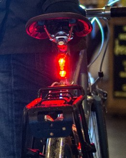 Zestaw lampki BLACKBURN DAYBLAZER 800 przód 800 lumenów, DAYBLAZER 65 tył 60 lumenów