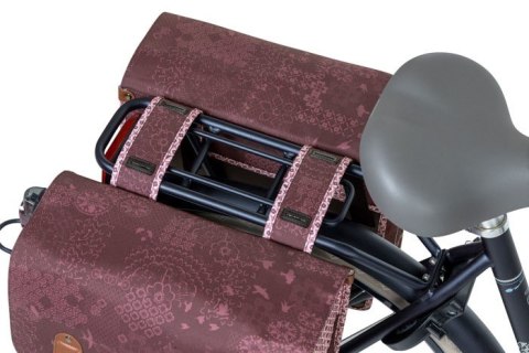 Sakwa miejska podwójna BASIL BOHEME DOUBLE PANNIER BAG 35L Universal Bridge System, wodoodporna fig red (DWZ) Sakwa miejska podwójna BASIL BOHEME DOUBLE PANNIER BAG 35L Universal Bridge System, wodoodporna fig red (DWZ)