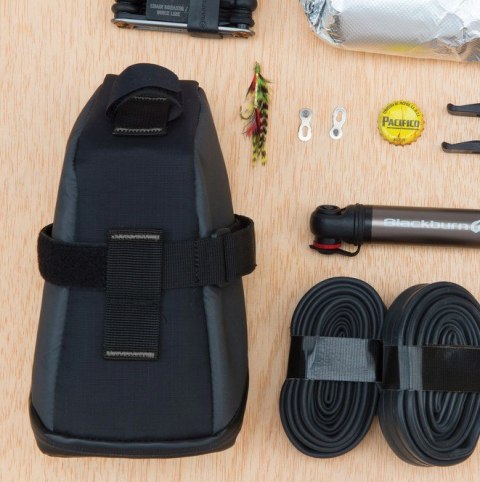 Torba pod siodło BLACKBURN GRID LARGE SEAT BAG black, wodoodporna, odblaskowa, 1,9L (NEW 2025) Torba pod siodło BLACKBURN GRID LARGE SEAT BAG black, wodoodporna, odblaskowa, 1,9L (NEW 2025)