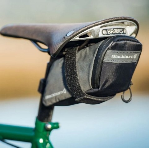 Torba pod siodło BLACKBURN GRID MEDIUM SEAT BAG black, wodoodporna, odblaskowa, 0,8L (NEW 2025) Torba pod siodło BLACKBURN GRID MEDIUM SEAT BAG black, wodoodporna, odblaskowa, 0,8L (NEW 2025)