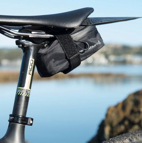 Torba pod siodło BLACKBURN GRID MTB SEAT BAG black, wodoodporna, odblaskowa, 0,4L (NEW 2025) Torba pod siodło BLACKBURN GRID MTB SEAT BAG black, wodoodporna, odblaskowa, 0,4L (NEW 2025)