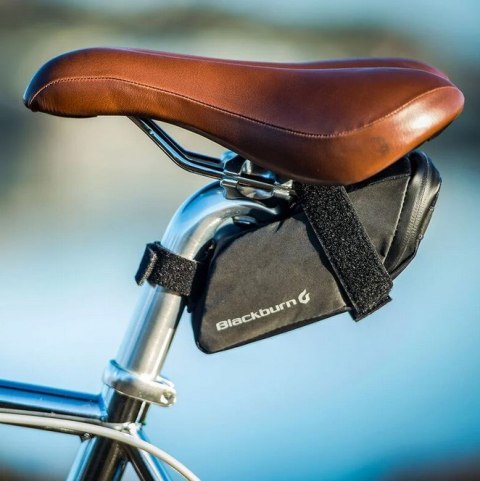 Torba pod siodło BLACKBURN GRID SMALL SEAT BAG black, wodoodporna, odblaskowa, 0,4L (NEW 2025) Torba pod siodło BLACKBURN GRID SMALL SEAT BAG black, wodoodporna, odblaskowa, 0,4L (NEW 2025)